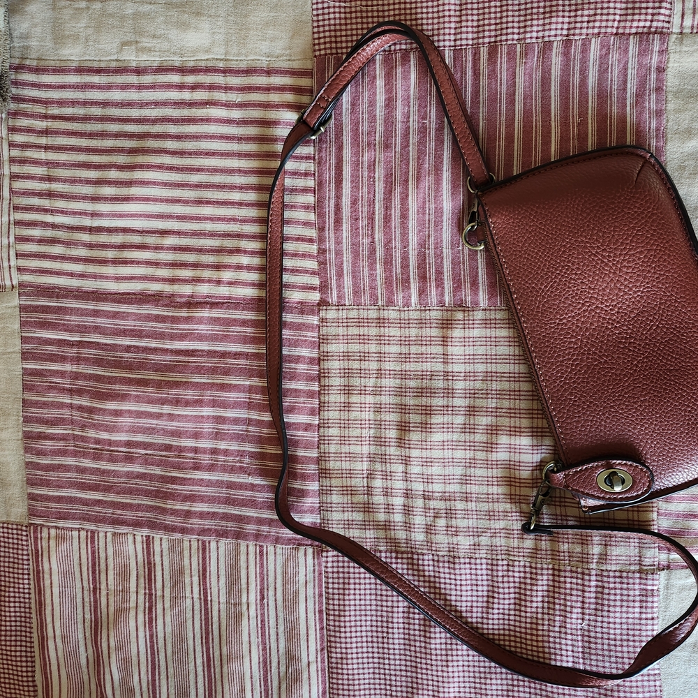 Elegant Pink Leather Shoulder Bag